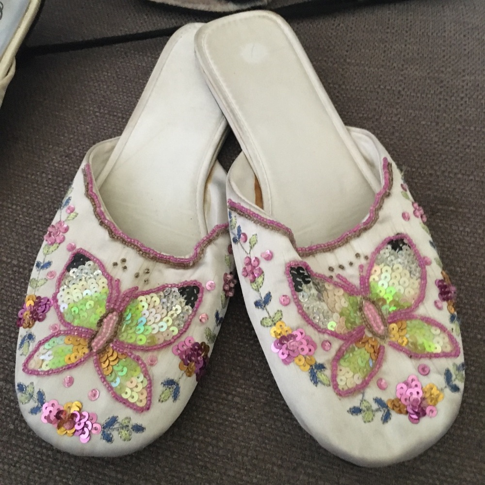 Slipper shoes -*Free Add on to your bundle if you spend $15 or more*